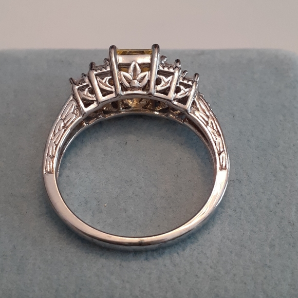 Ring - Picture 3 of 4